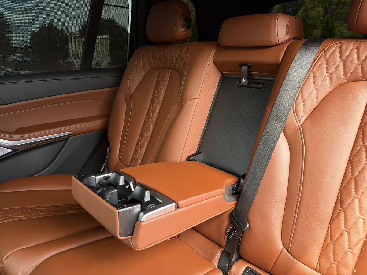 2024 BMW X7 M60i thumbnail 9