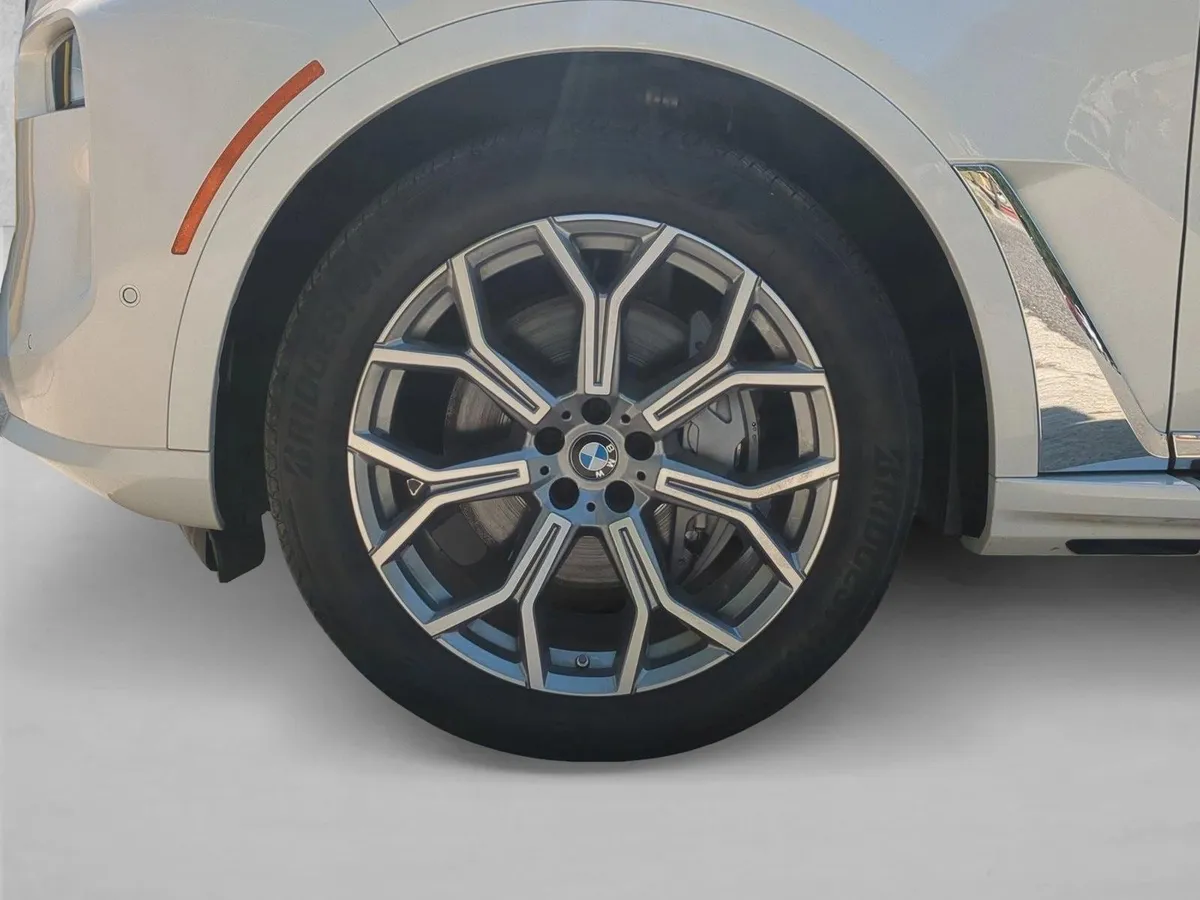 2024 BMW X7 xDrive40i thumbnail 28