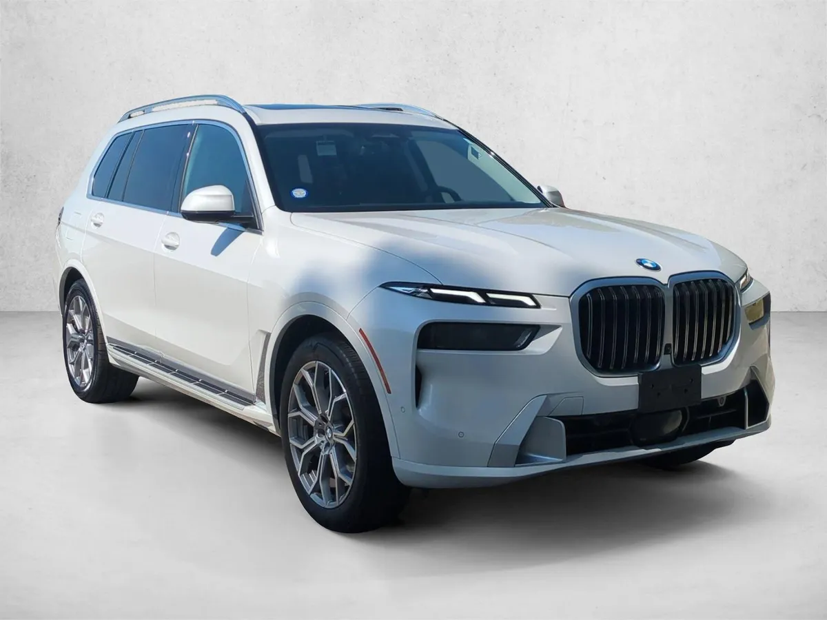 2024 BMW X7 xDrive40i thumbnail 3