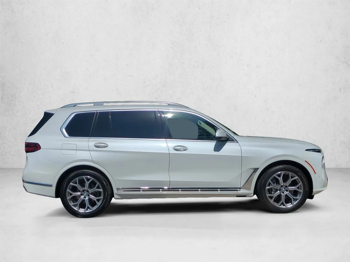 2024 BMW X7 xDrive40i thumbnail 4