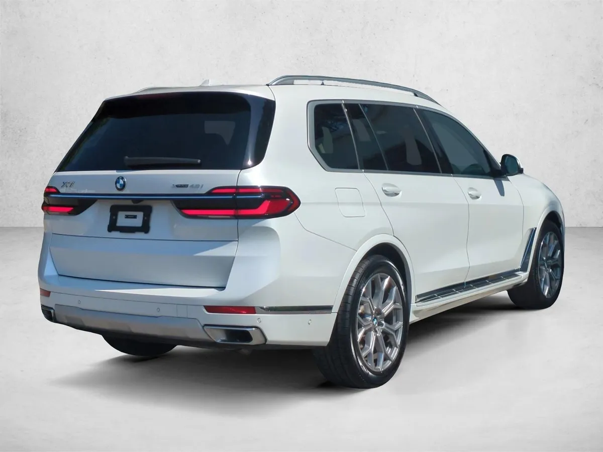 2024 BMW X7 xDrive40i thumbnail 5
