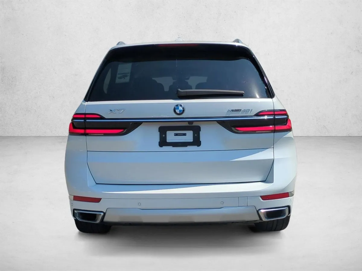 2024 BMW X7 xDrive40i thumbnail 7