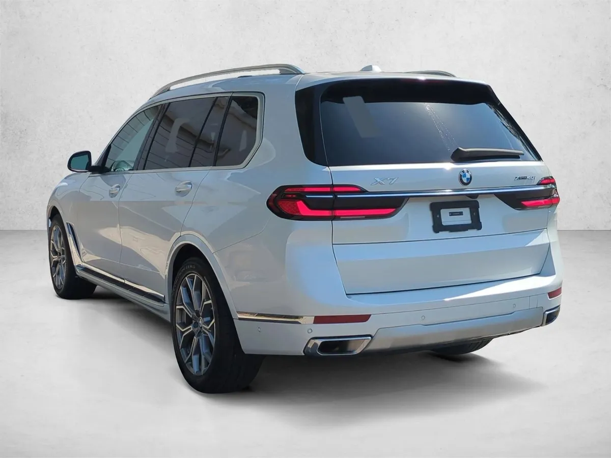 2024 BMW X7 xDrive40i thumbnail 8