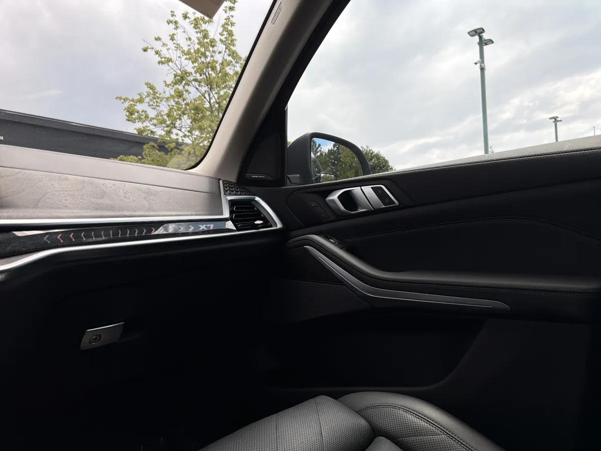 2024 BMW X7 xDrive40i thumbnail 18