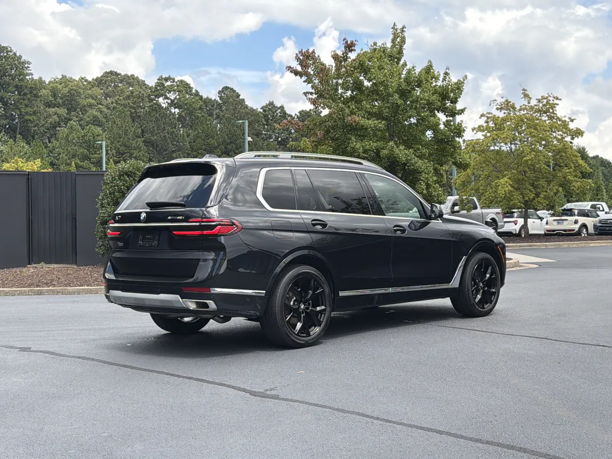 2024 BMW X7 xDrive40i thumbnail 2