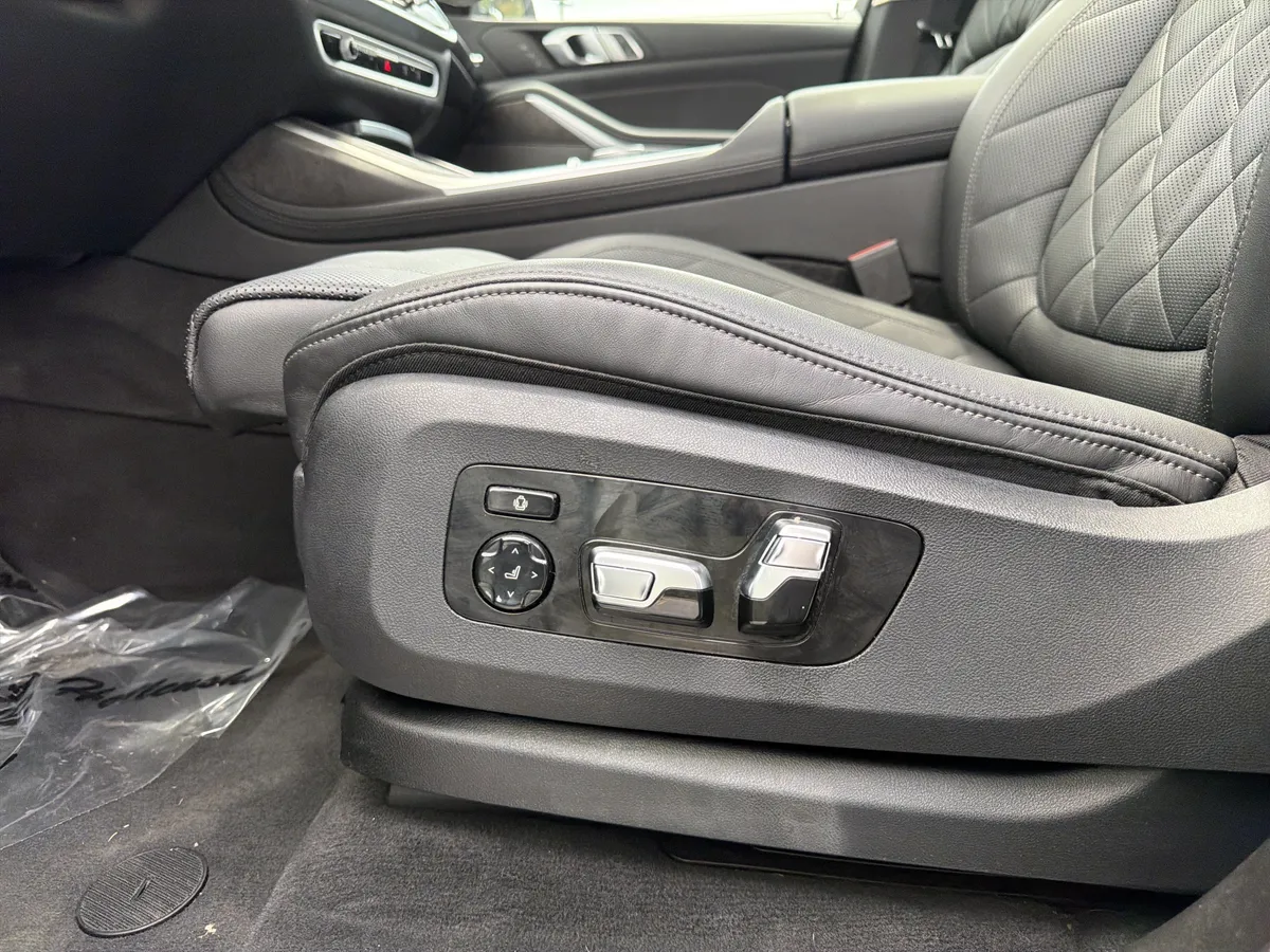 2024 BMW X7 xDrive40i thumbnail 21