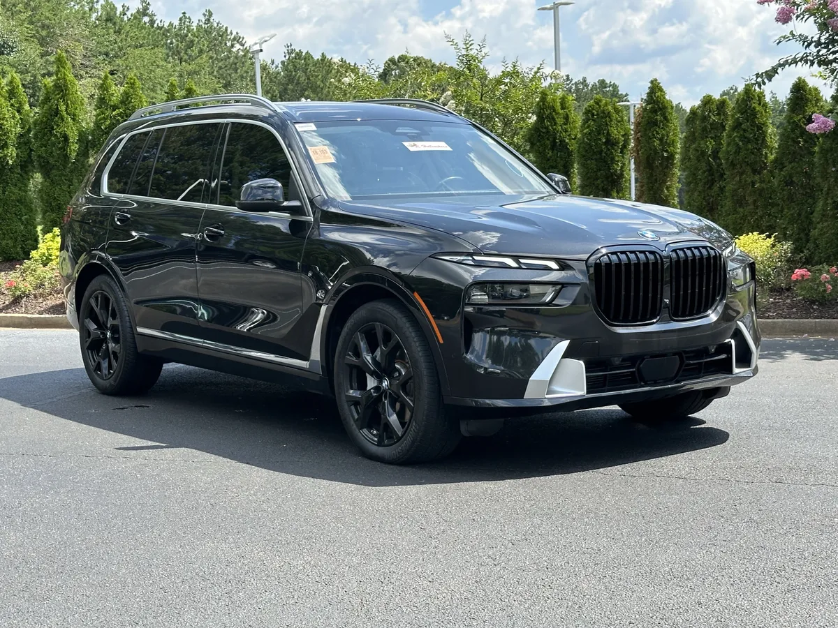 2024 BMW X7 xDrive40i Sports Activity Vehicle thumbnail 2