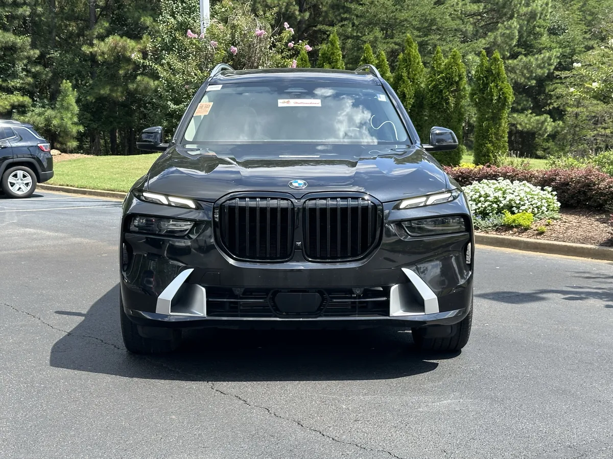 2024 BMW X7 xDrive40i Sports Activity Vehicle thumbnail 3