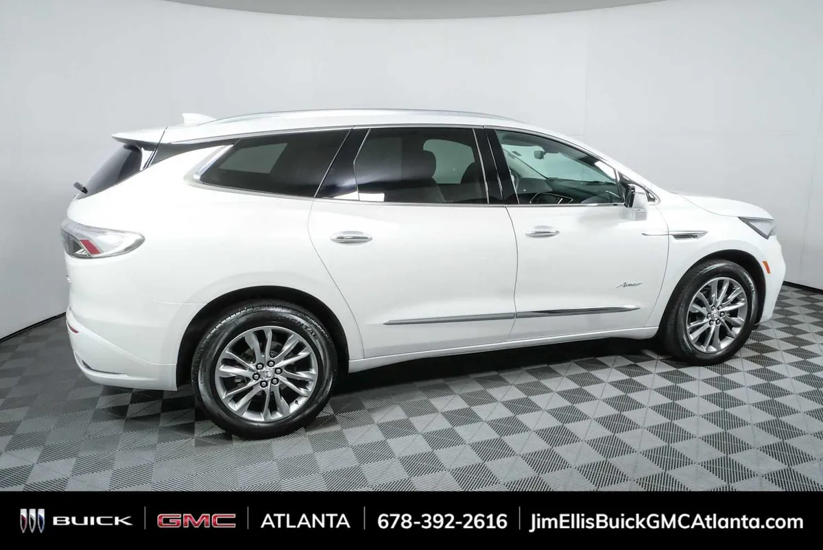 2024 Buick Enclave Avenir thumbnail 2
