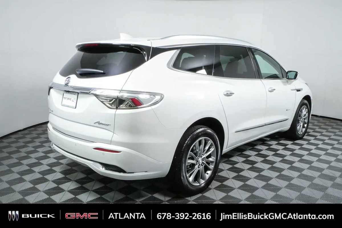 2024 Buick Enclave Avenir thumbnail 3