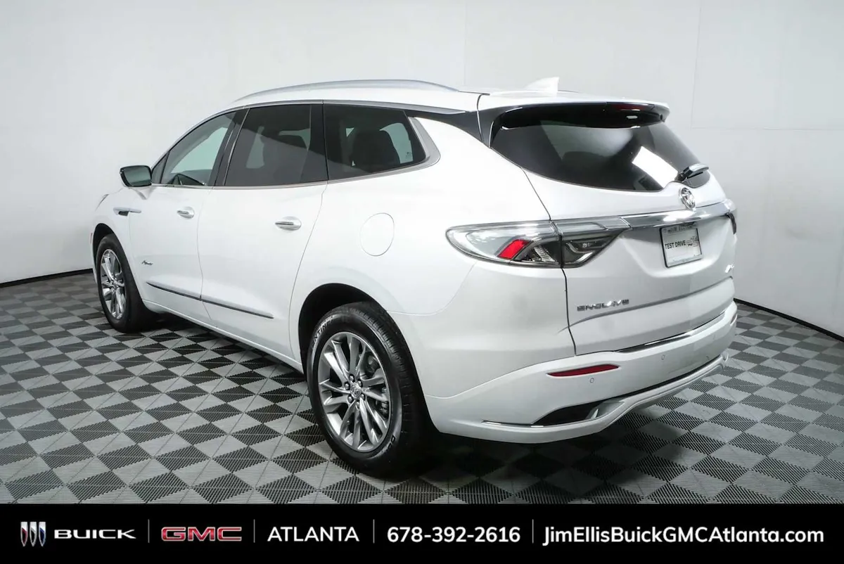 2024 Buick Enclave Avenir thumbnail 30