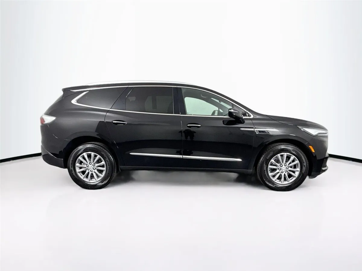 2024 Buick Enclave Essence thumbnail 10