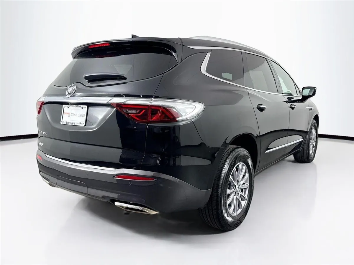 2024 Buick Enclave Essence thumbnail 11