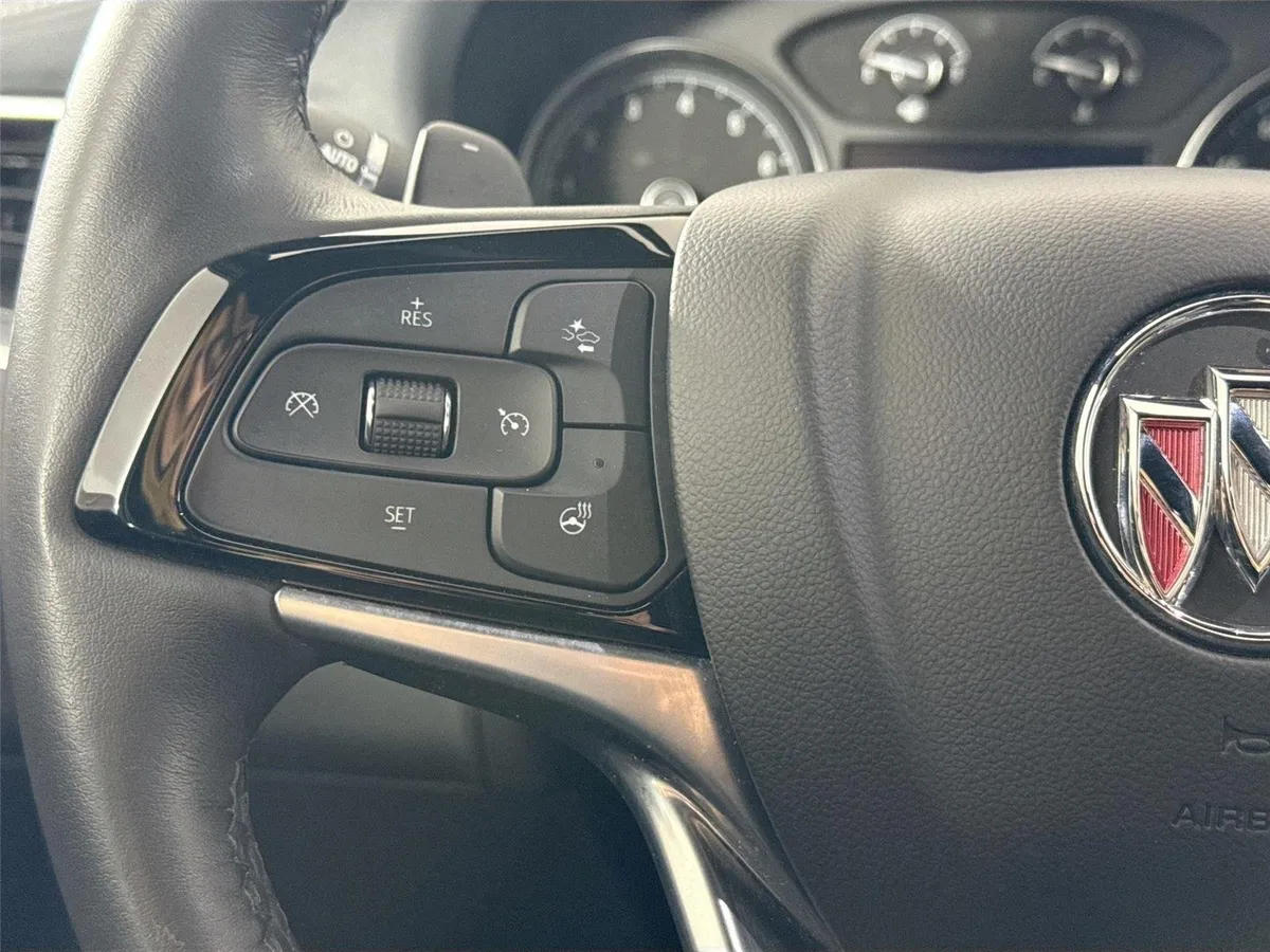 2024 Buick Enclave Essence thumbnail 17