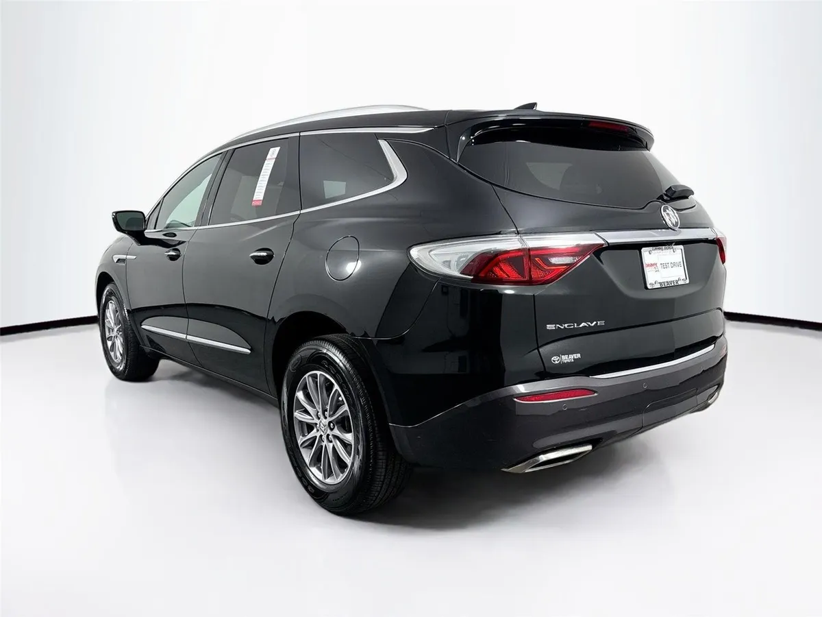 2024 Buick Enclave Essence thumbnail 2