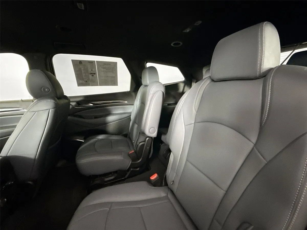 2024 Buick Enclave Essence thumbnail 29