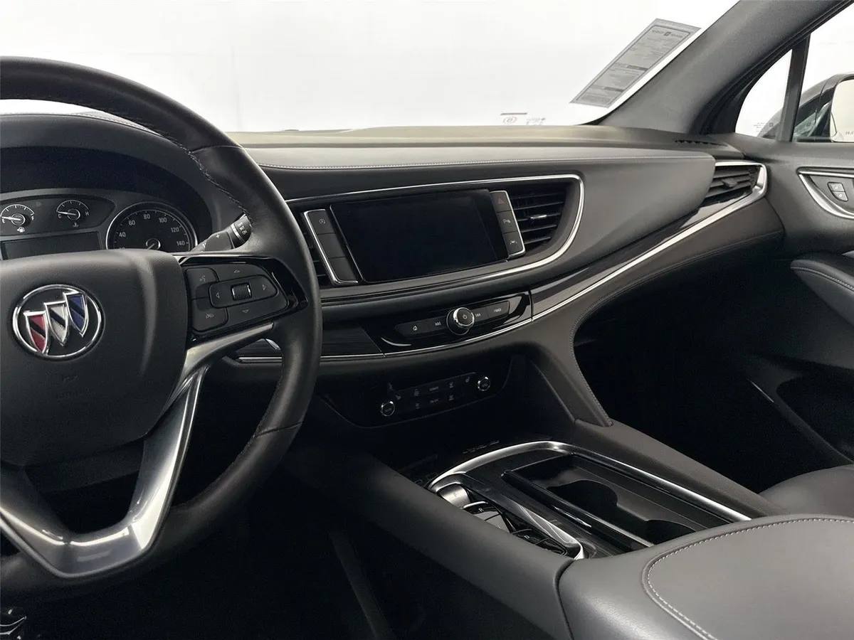 2024 Buick Enclave Essence thumbnail 31