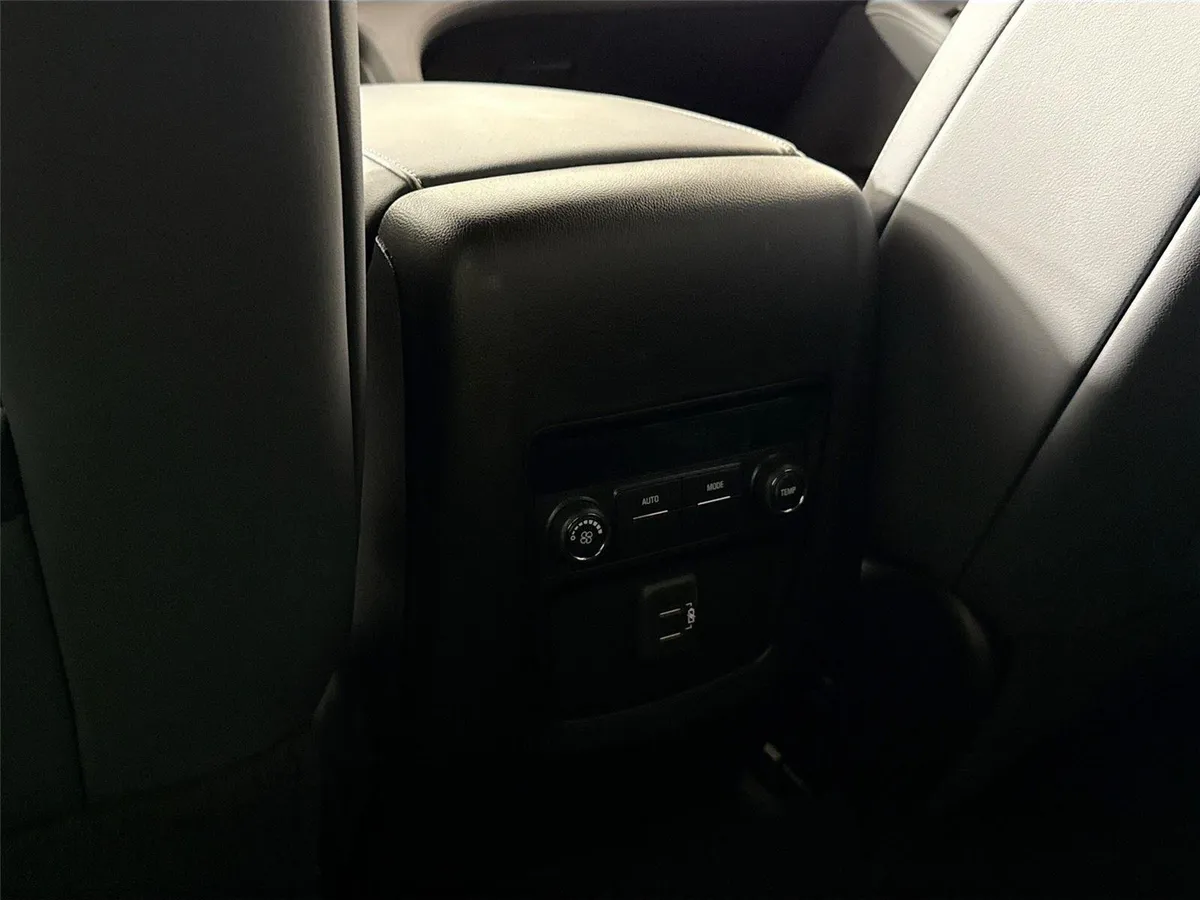2024 Buick Enclave Essence thumbnail 34