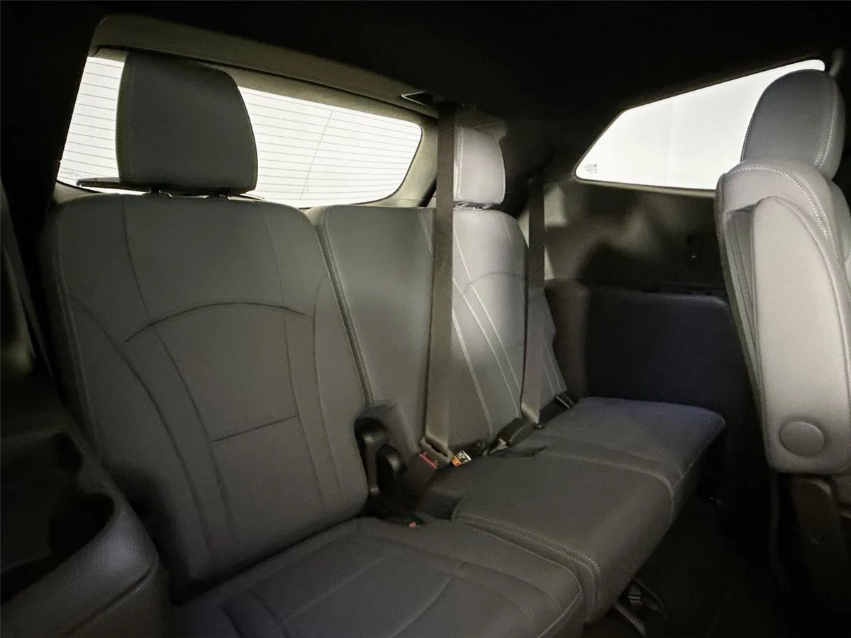 2024 Buick Enclave Essence thumbnail 39