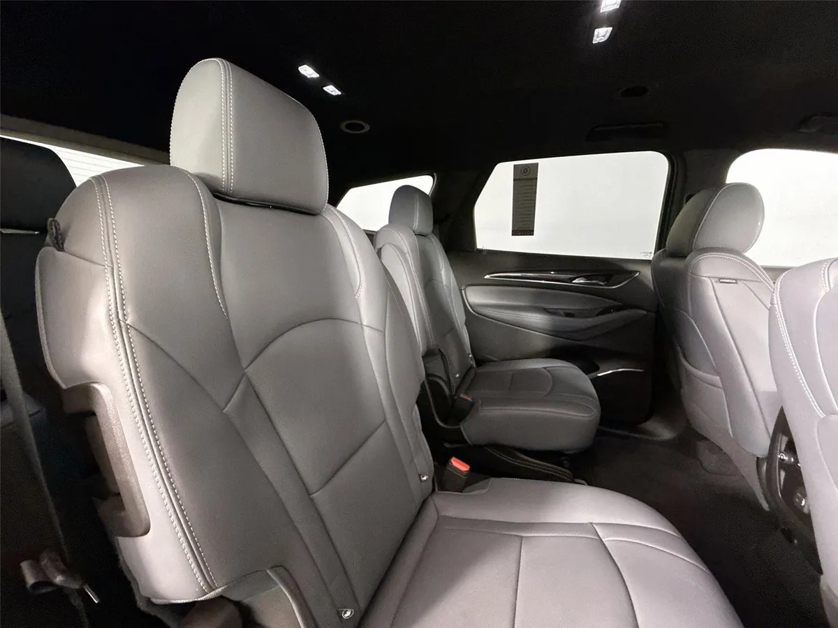 2024 Buick Enclave Essence thumbnail 40