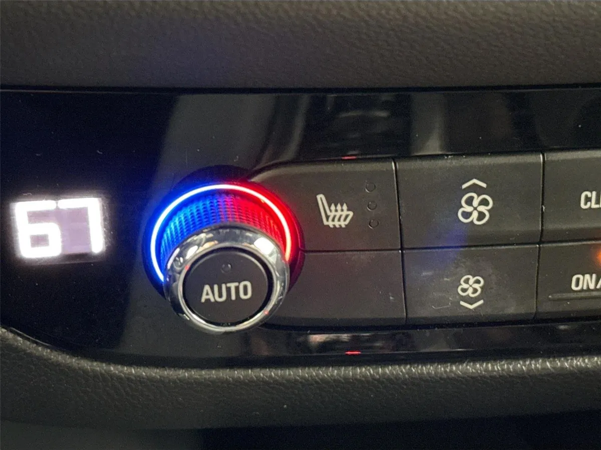 2024 Buick Enclave Essence thumbnail 7