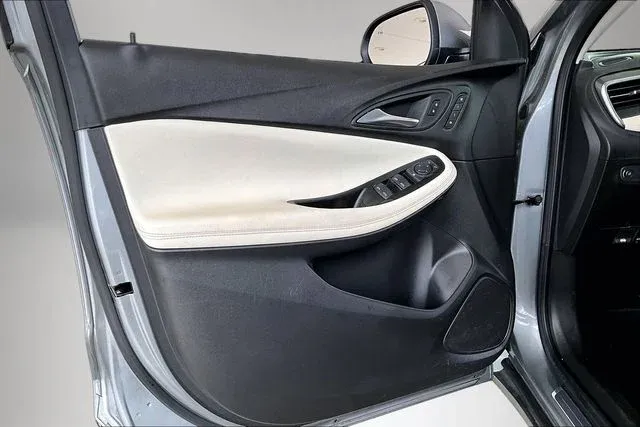 2024 Buick Encore GX Avenir thumbnail 17