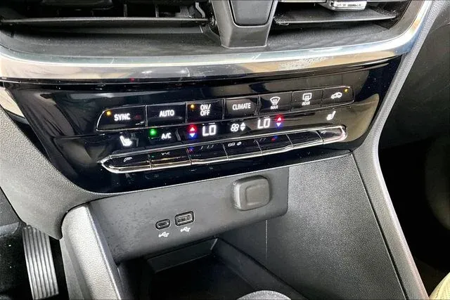 2024 Buick Encore GX Avenir thumbnail 23