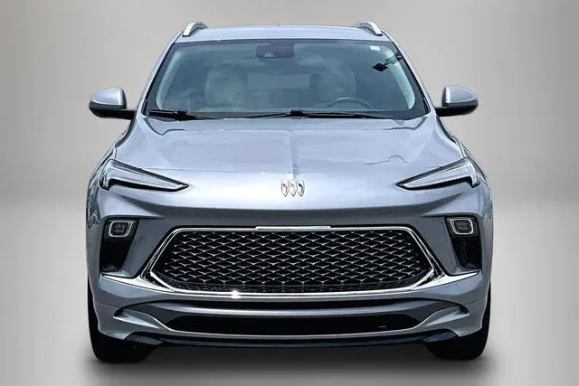 2024 Buick Encore GX Avenir thumbnail 3