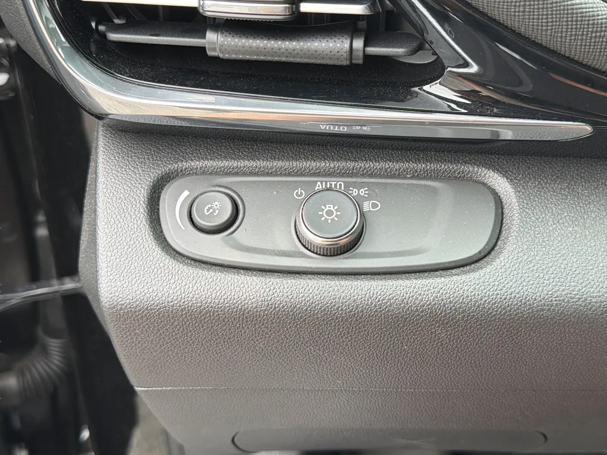 2024 Buick Envista Avenir thumbnail 10
