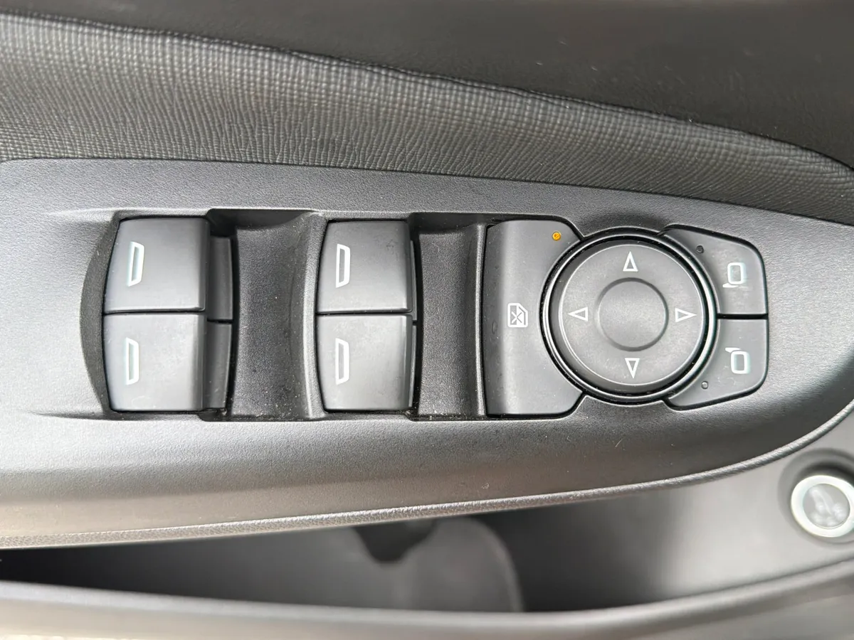 2024 Buick Envista Avenir thumbnail 19