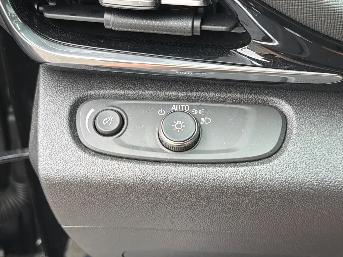 2024 Buick Envista Avenir thumbnail 23