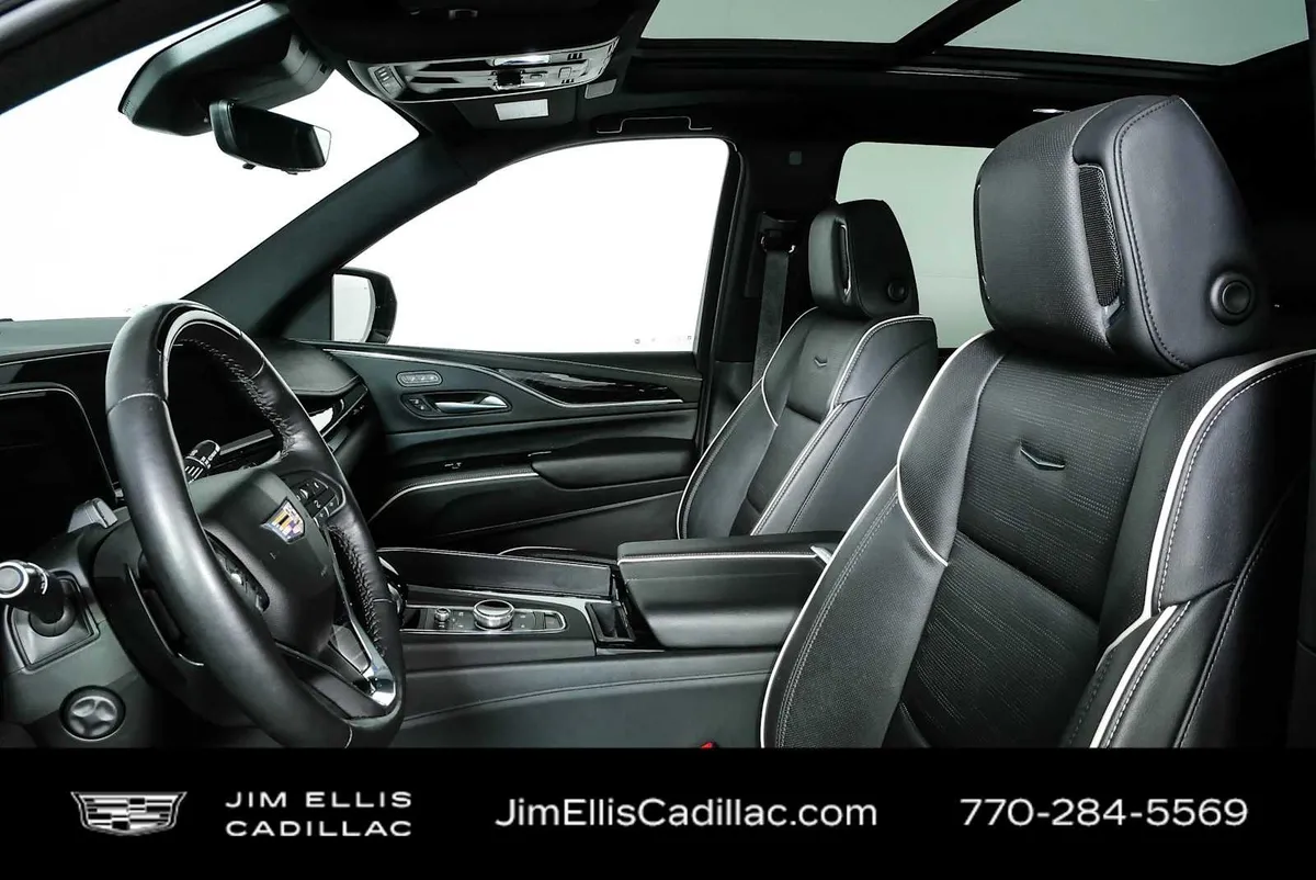 2024 Cadillac Escalade Sport thumbnail 5
