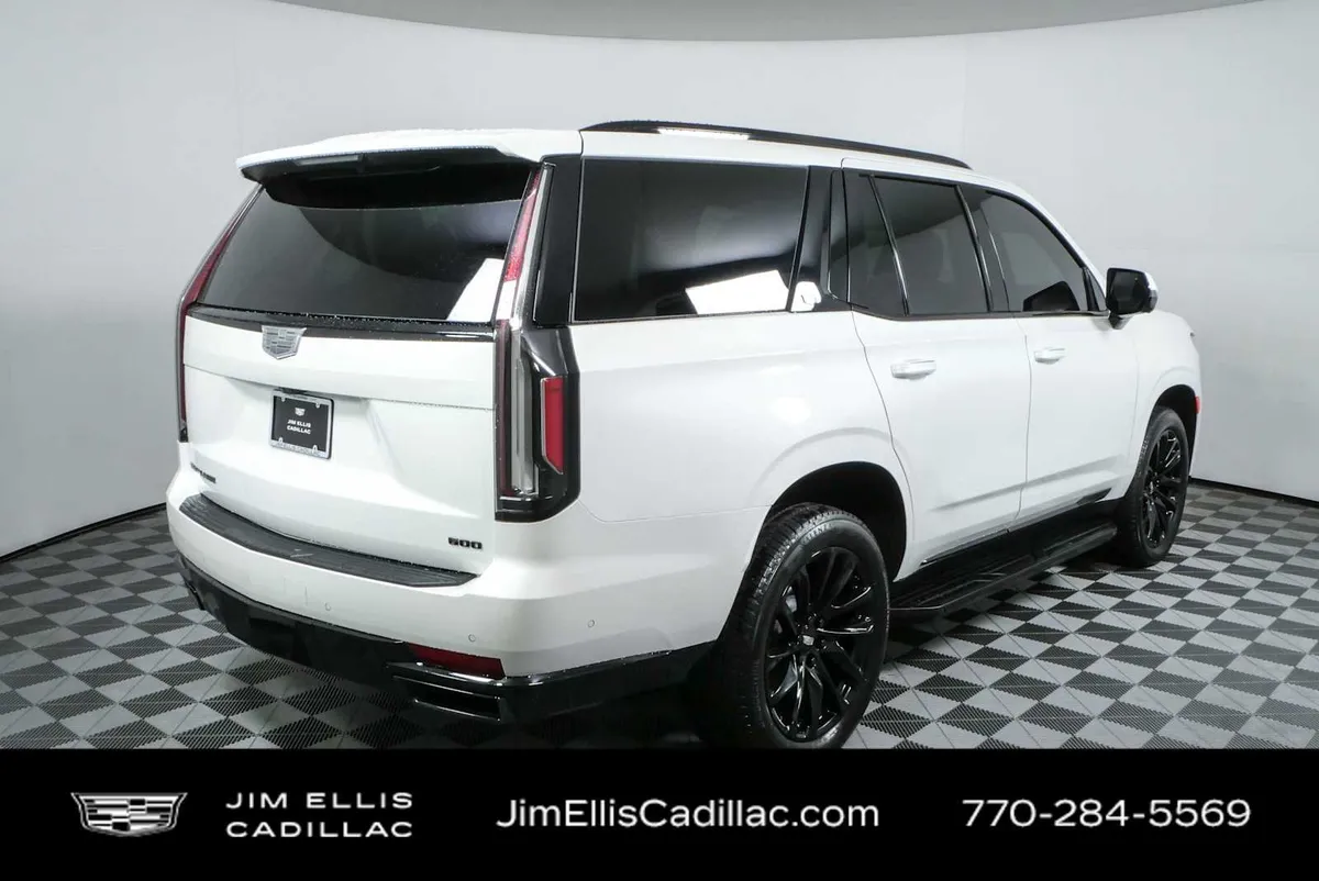 2024 Cadillac Escalade Sport thumbnail 3