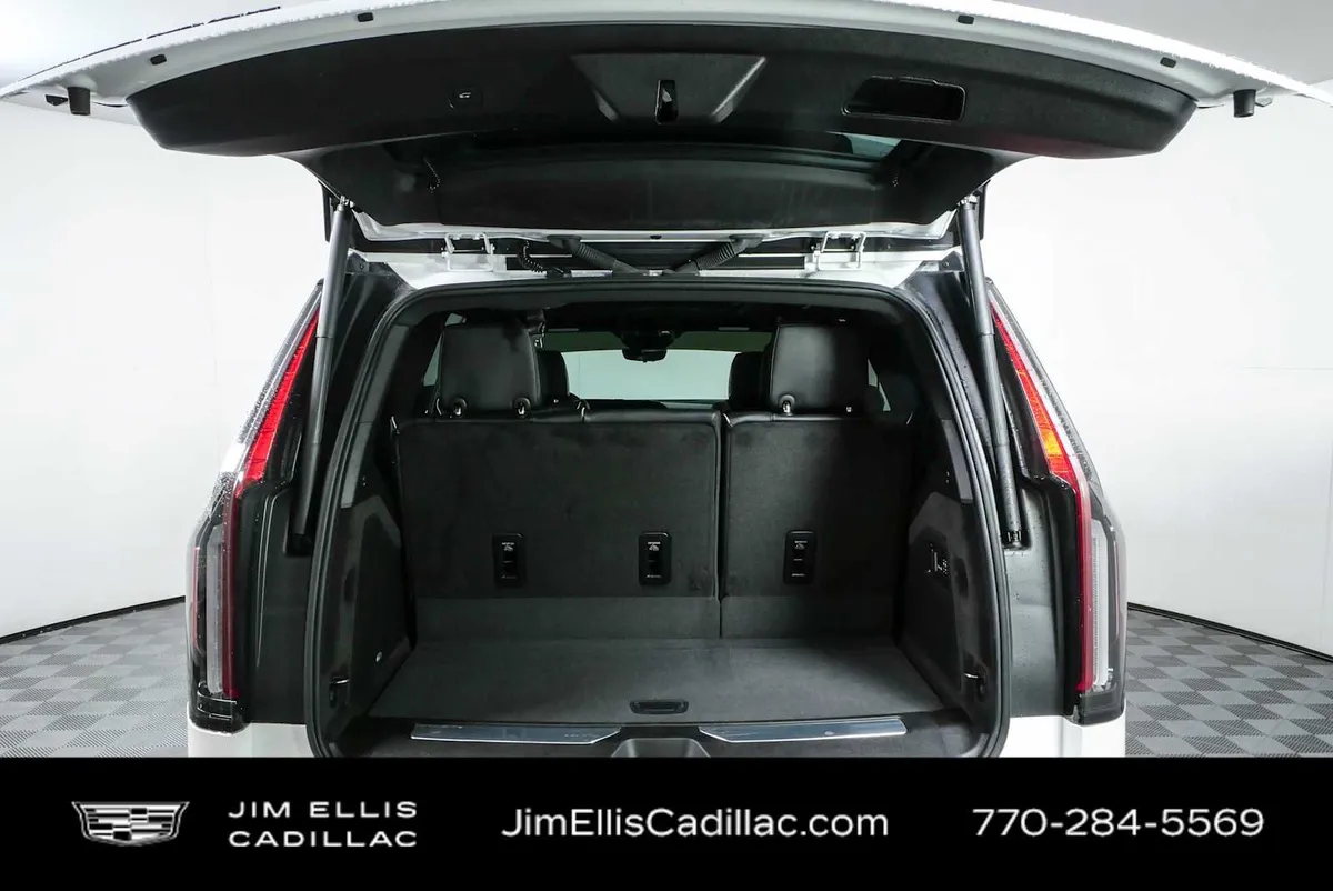 2024 Cadillac Escalade Sport thumbnail 32