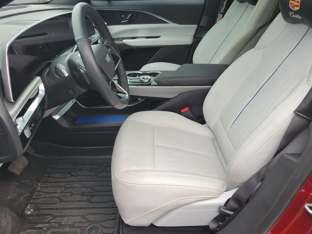 2024 CADILLAC LYRIQ Luxury thumbnail 4