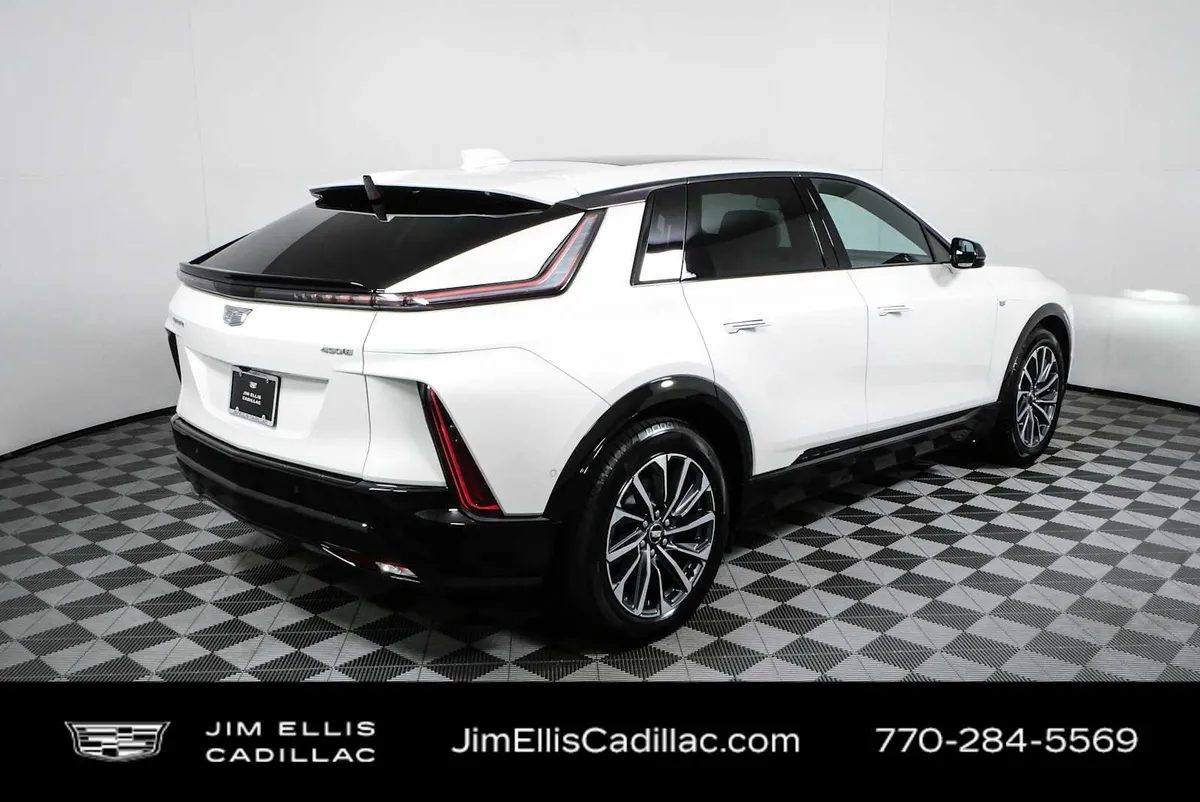 2024 Cadillac LYRIQ Sport 1 thumbnail 3