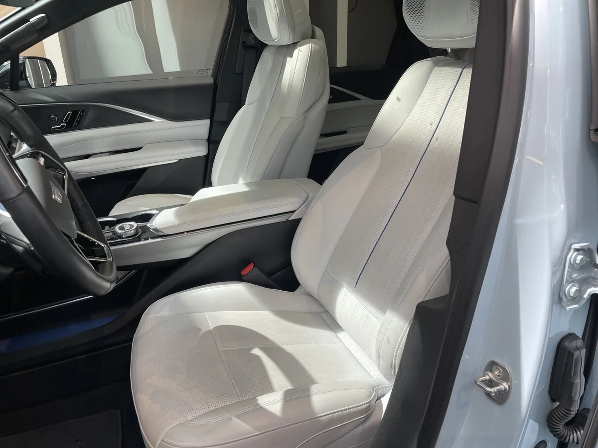 2024 CADILLAC LYRIQ Sport thumbnail 18