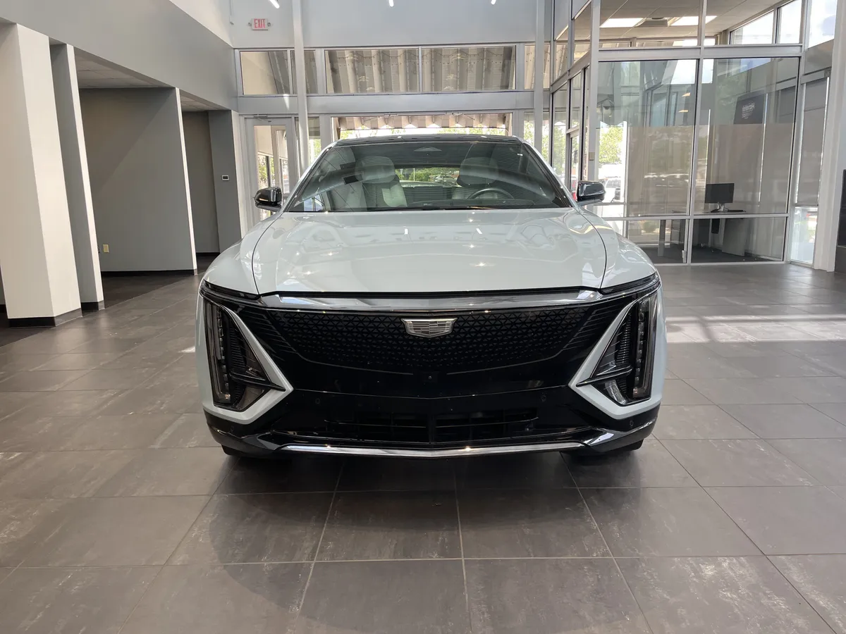 2024 CADILLAC LYRIQ Sport thumbnail 2