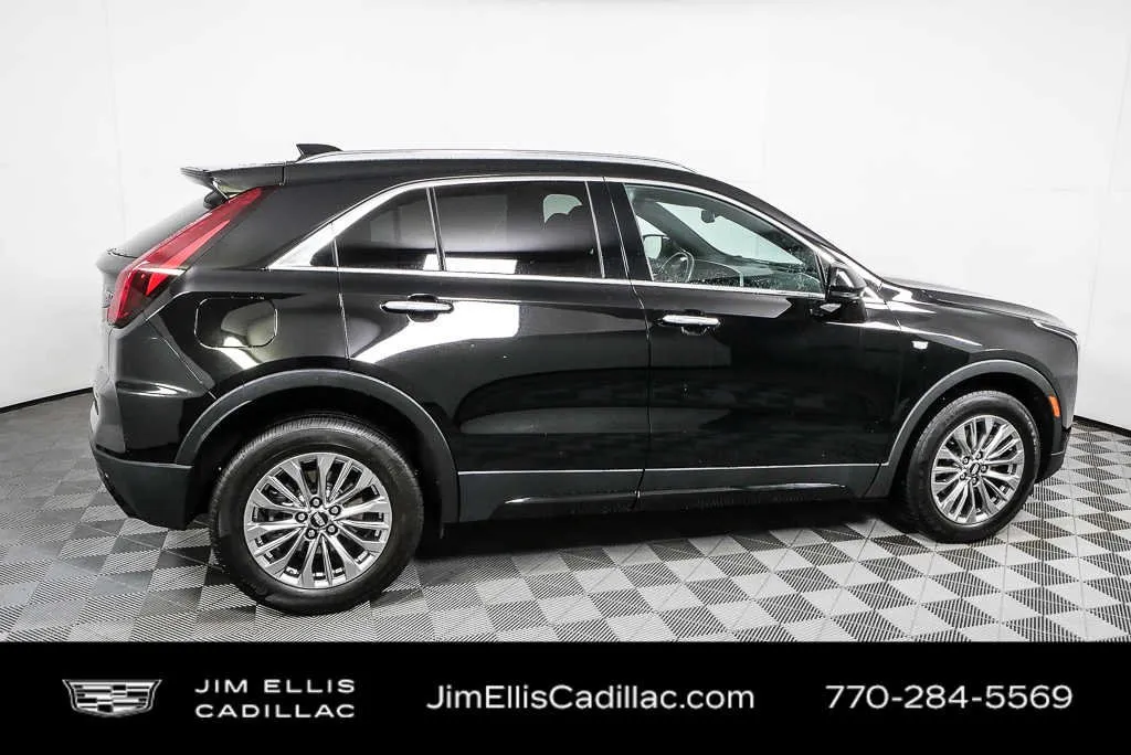 2024 Cadillac XT4 Premium Luxury thumbnail 2