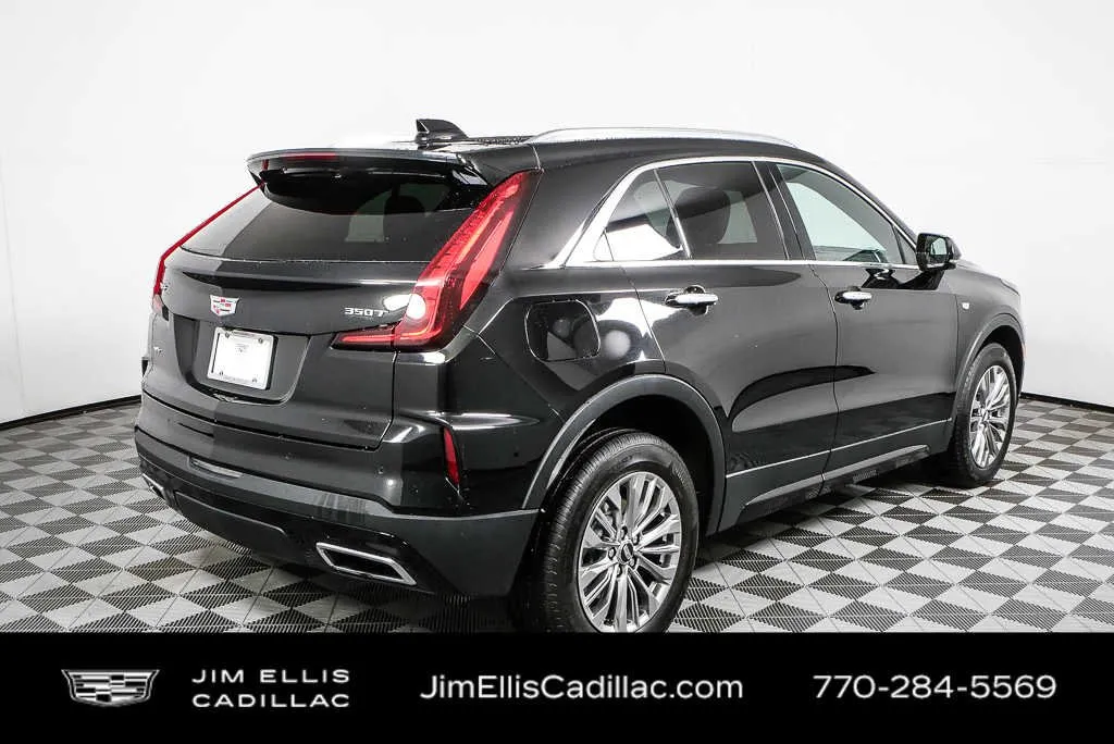2024 Cadillac XT4 Premium Luxury thumbnail 3