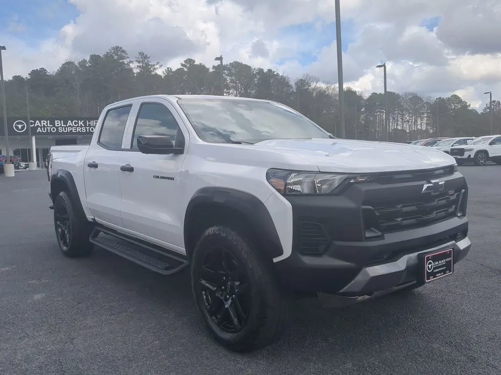 2024 Chevrolet Colorado 4WD Trail Boss thumbnail 3