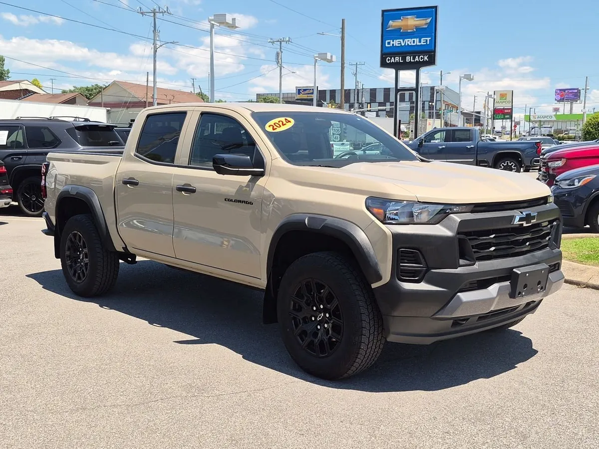 2024 Chevrolet Colorado Trail Boss thumbnail 2