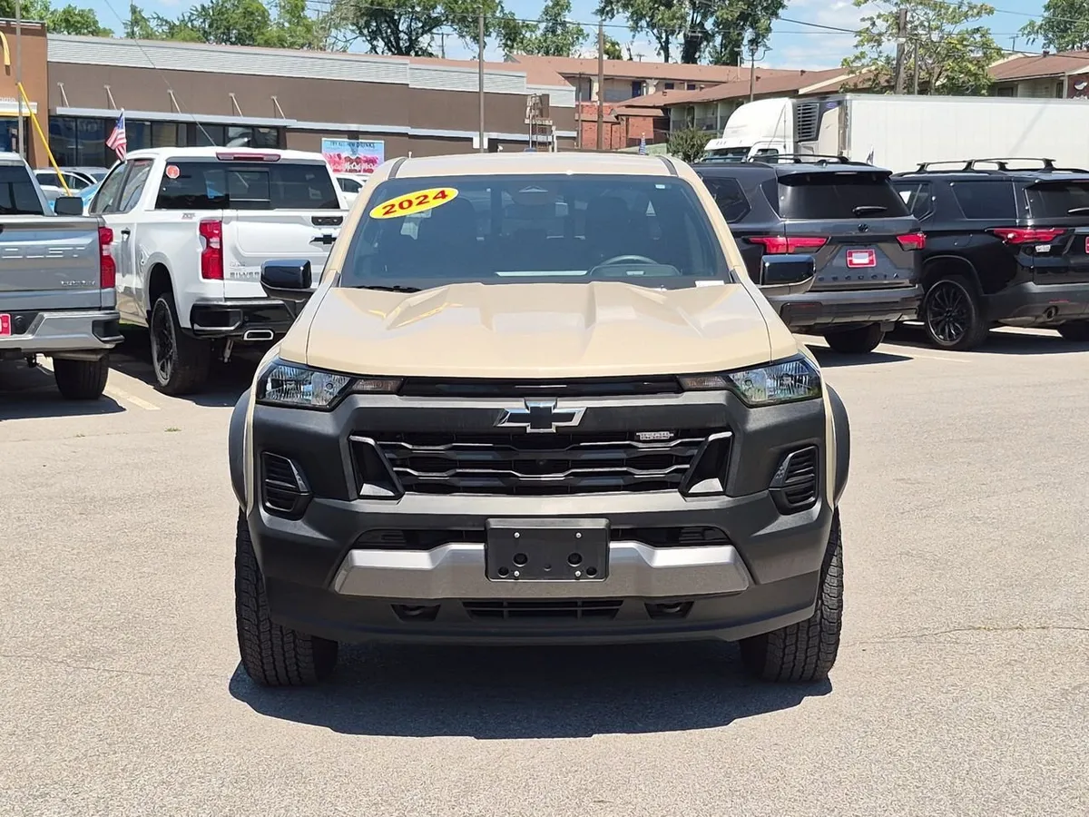 2024 Chevrolet Colorado Trail Boss thumbnail 3