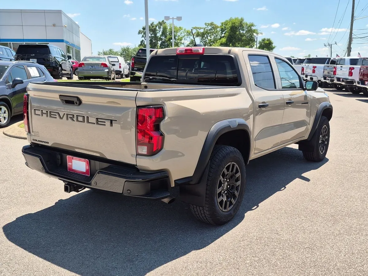 2024 Chevrolet Colorado Trail Boss thumbnail 8
