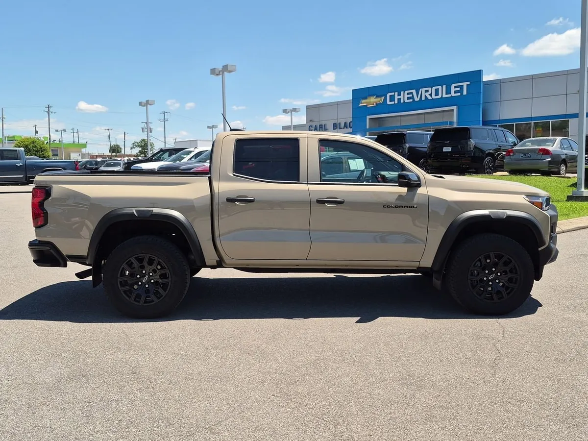 2024 Chevrolet Colorado Trail Boss thumbnail 9