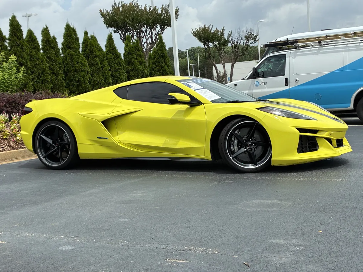 2024 Chevrolet Corvette E-Ray 3LZ thumbnail 5