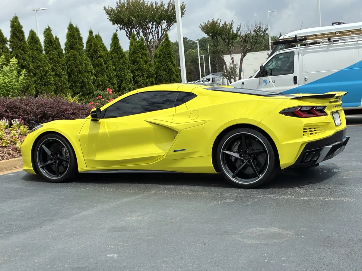 2024 Chevrolet Corvette E-Ray 3LZ thumbnail 8