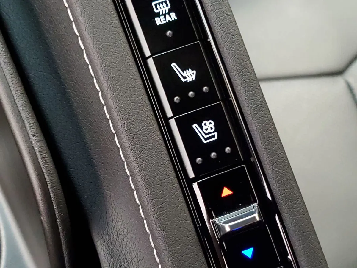 2024 Chevrolet Corvette Stingray w/2LT thumbnail 6