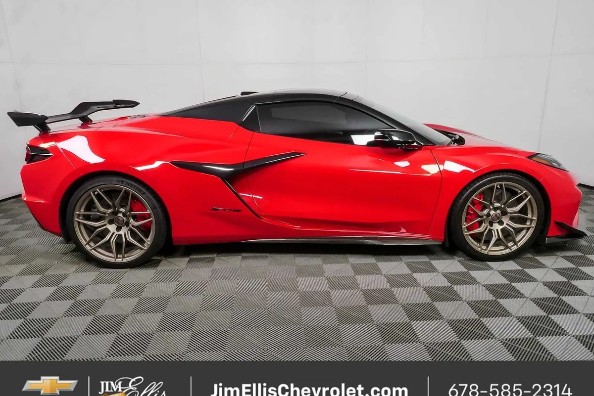2024 Chevrolet Corvette Z06 3LZ thumbnail 2
