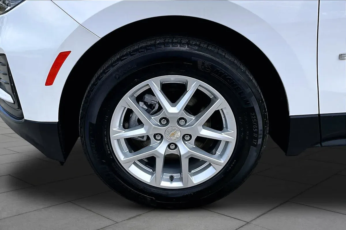 2024 Chevrolet Equinox LS thumbnail 11